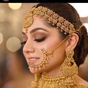 Meet your Posher, Hira